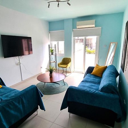City Center: Your Urban Retreat- 100M To The Beach ลาร์นาคา ภายนอก รูปภาพ