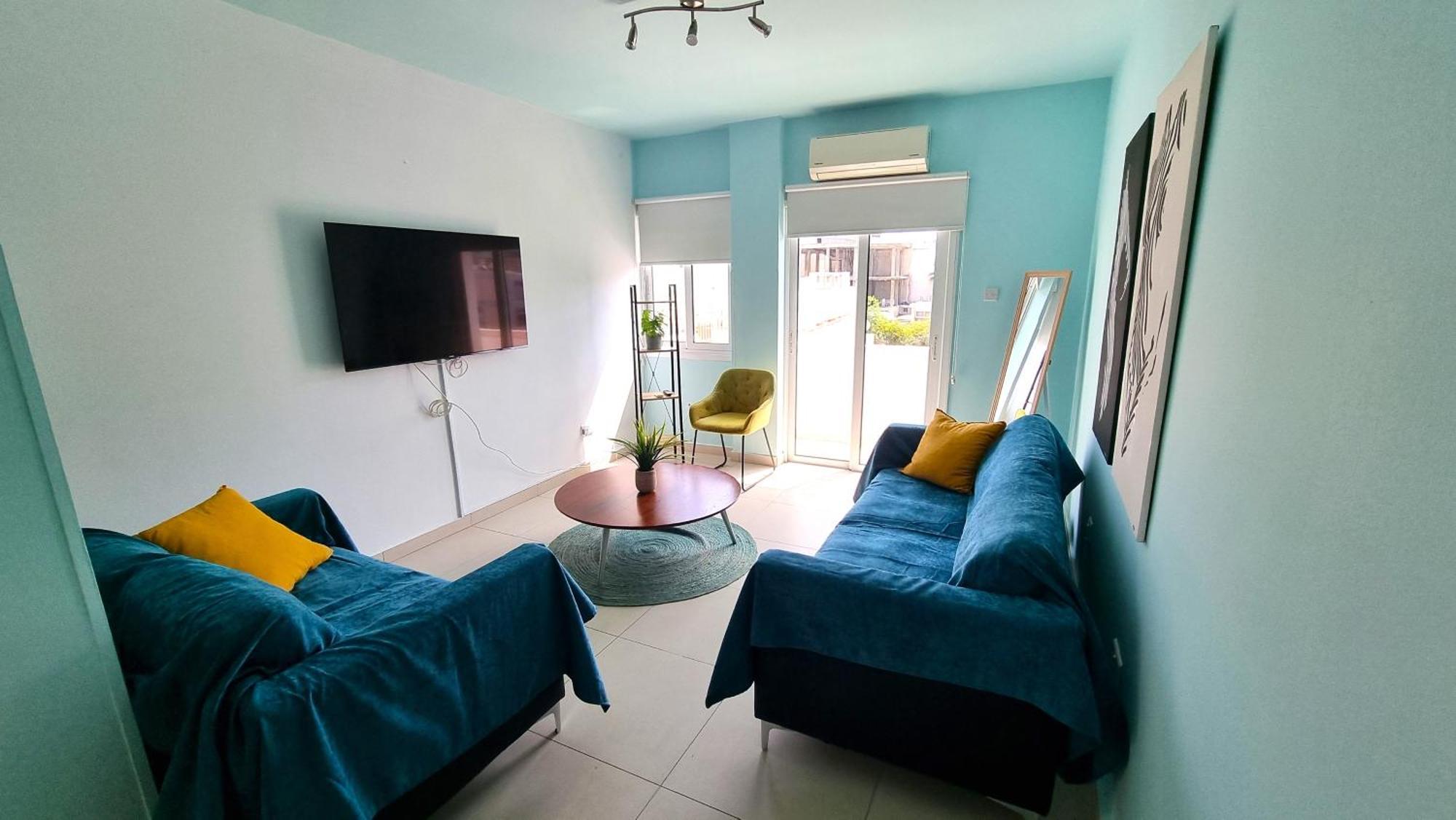 City Center: Your Urban Retreat- 100M To The Beach ลาร์นาคา ภายนอก รูปภาพ