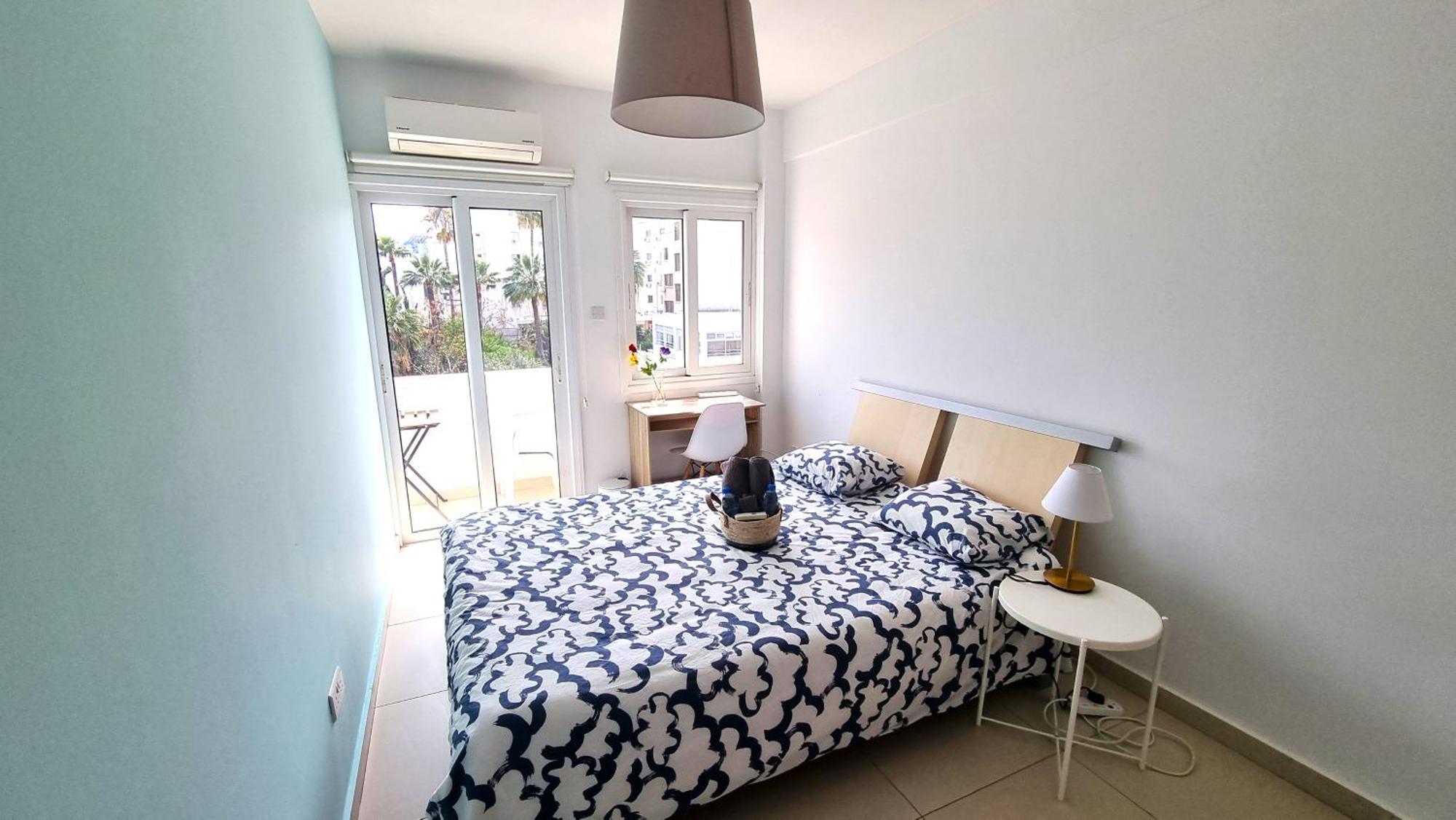 City Center: Your Urban Retreat- 100M To The Beach ลาร์นาคา ภายนอก รูปภาพ