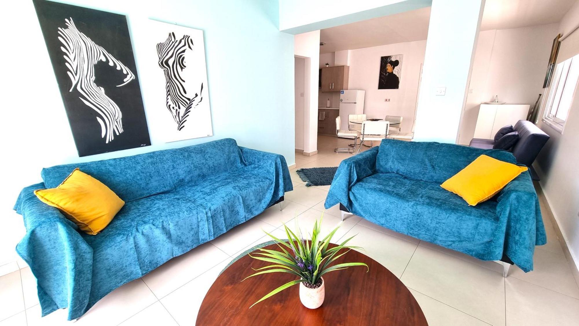 City Center: Your Urban Retreat- 100M To The Beach ลาร์นาคา ภายนอก รูปภาพ
