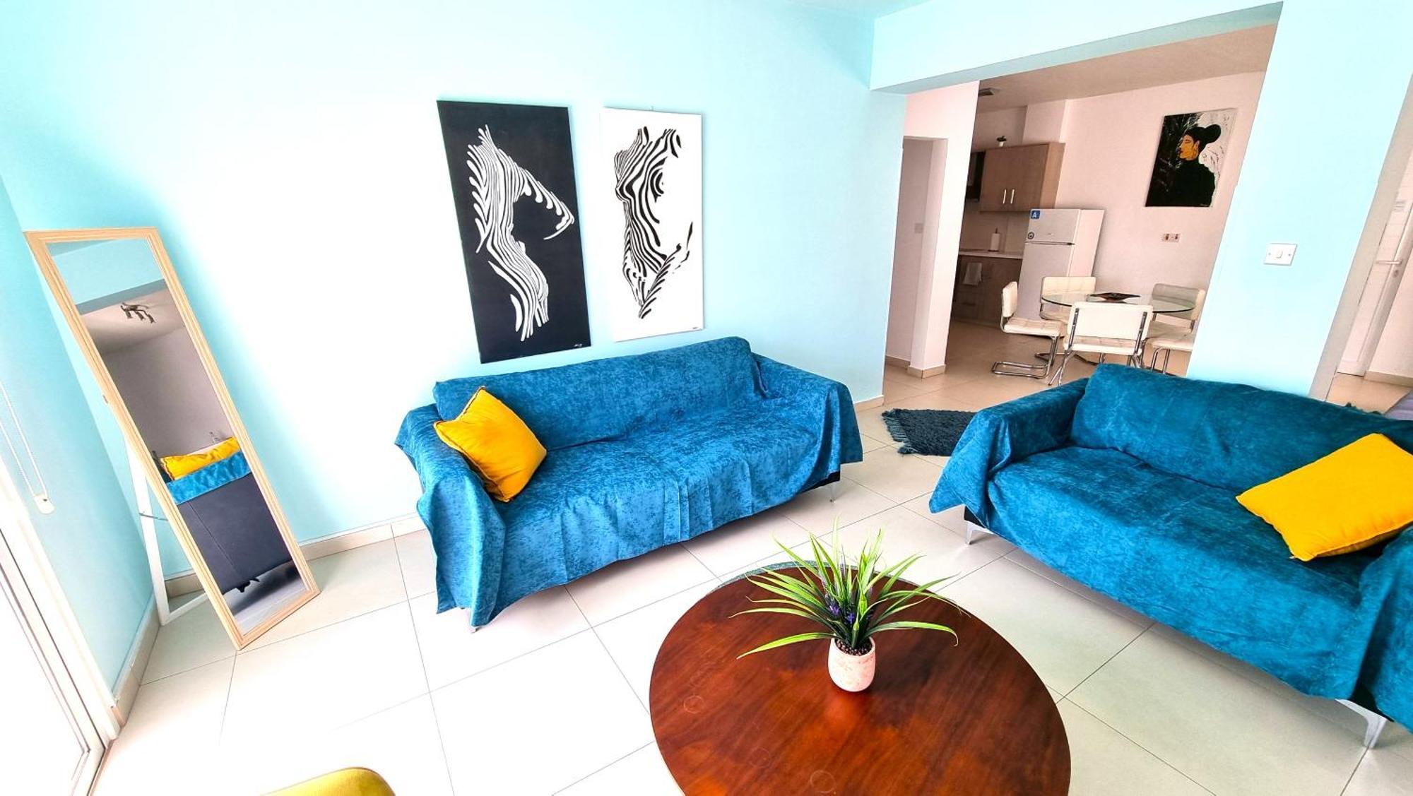 City Center: Your Urban Retreat- 100M To The Beach ลาร์นาคา ภายนอก รูปภาพ