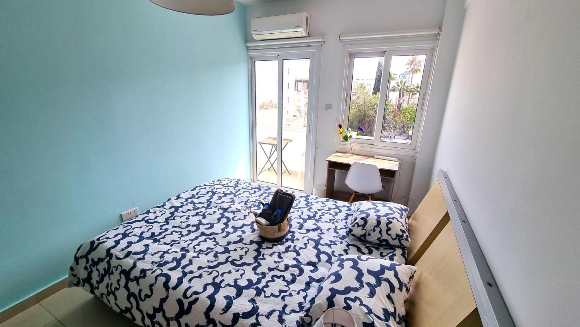 City Center: Your Urban Retreat- 100M To The Beach ลาร์นาคา ภายนอก รูปภาพ
