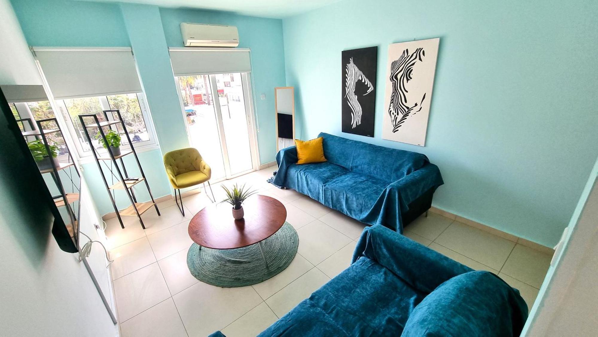City Center: Your Urban Retreat- 100M To The Beach ลาร์นาคา ภายนอก รูปภาพ