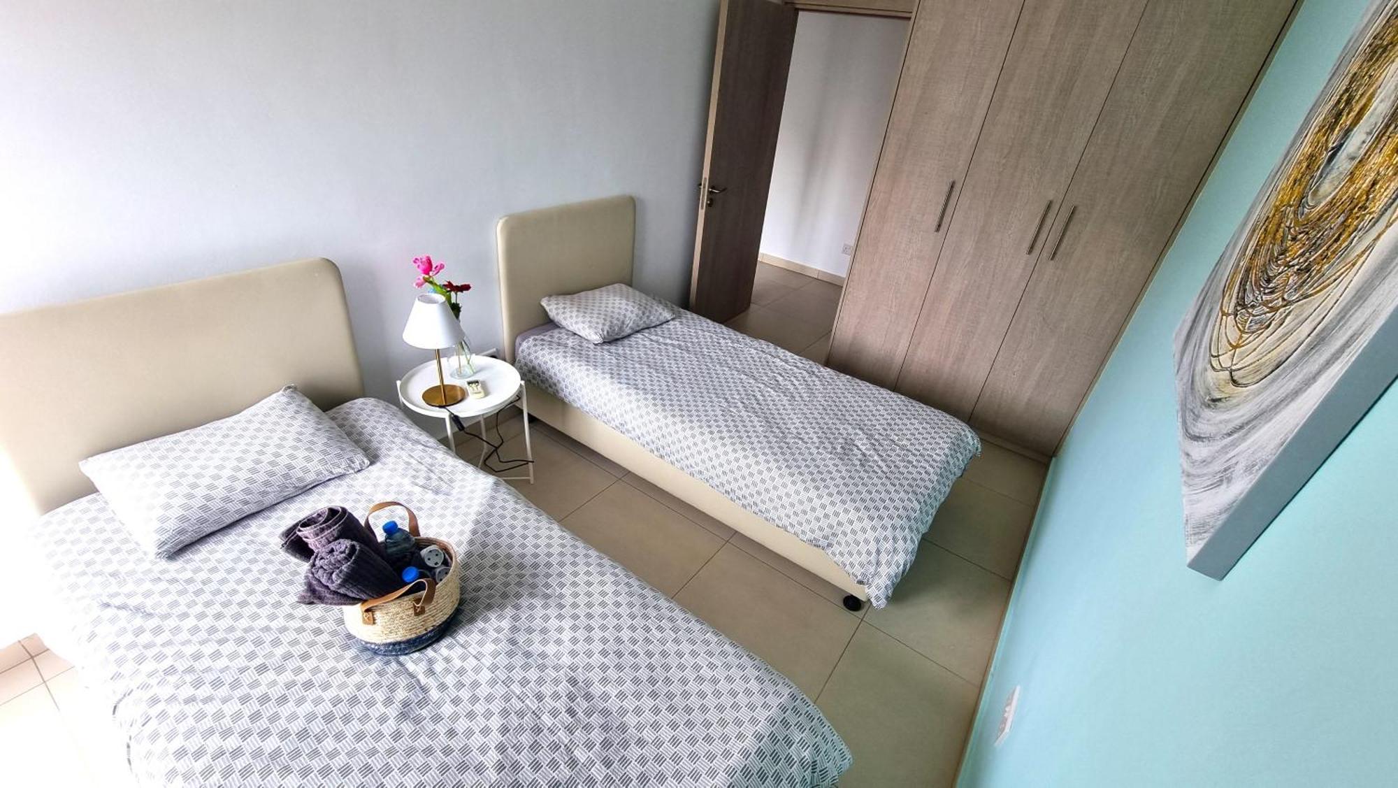 City Center: Your Urban Retreat- 100M To The Beach ลาร์นาคา ภายนอก รูปภาพ